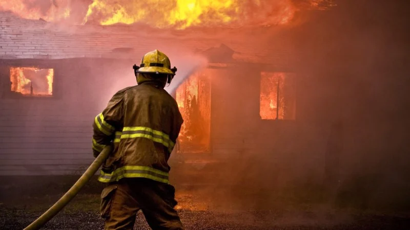چه کسی باید بیمه آتش سوزی ساختمان مسکونی را بخرد؟ مستاجر یا مالک؟